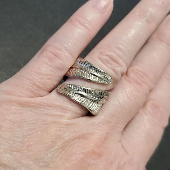 **Sale** Silver tone leaf ring size 7.5 - Picture 2 of 8